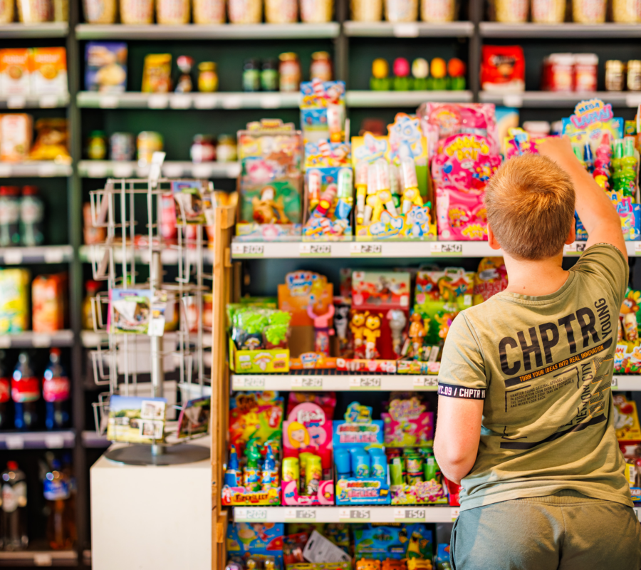 Kleine supermarkt bij de receptie van Luttenberg